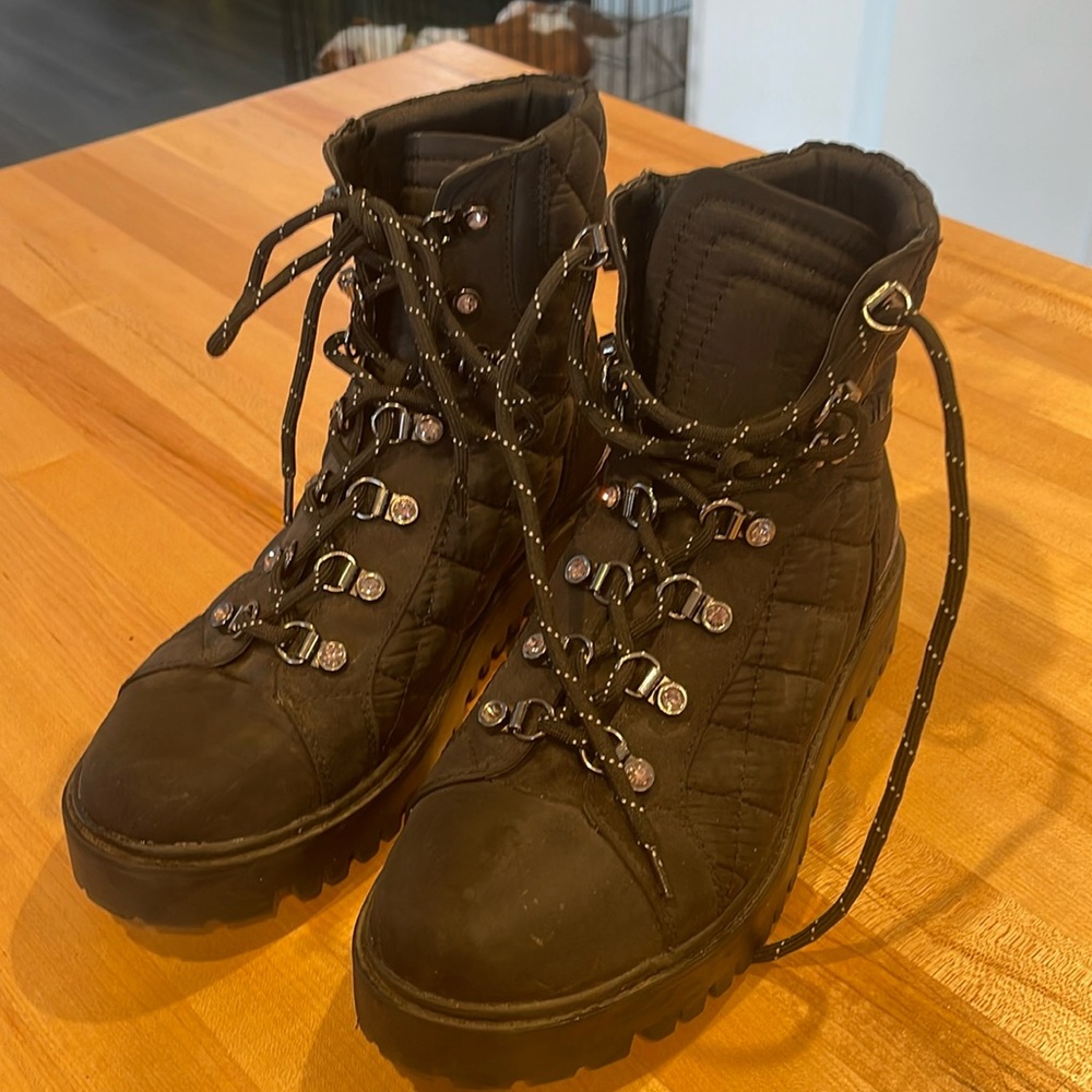 Guess quilted Lace Up Boots